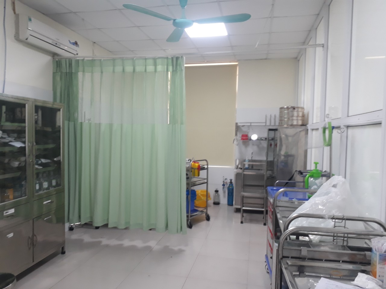 Combo: rèm cửa sổ cầu vồng, rèm cuốn & rèm y tế tại Bệnh viện phổi