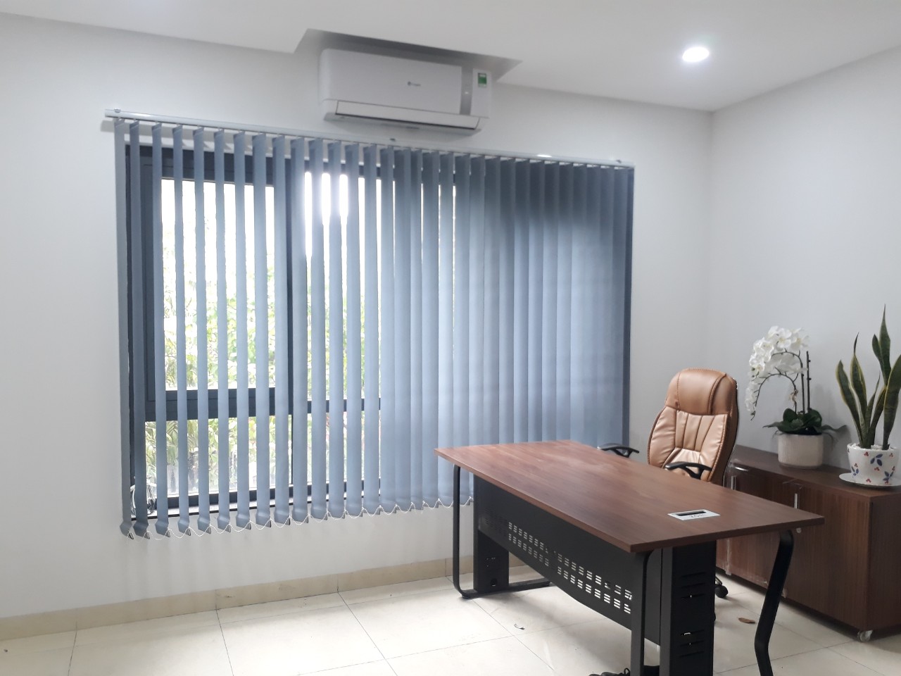 Rèm cửa nhựa lá dọc kéo xếp lắp tại Sơn đồng Hoài đức