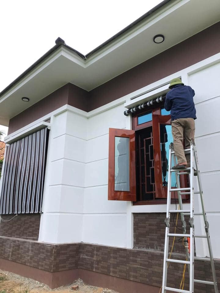 Rèm cuốn ngoài trời bảo vệ cửa sổ gỗ tại Lâm Thao, Phú Thọ