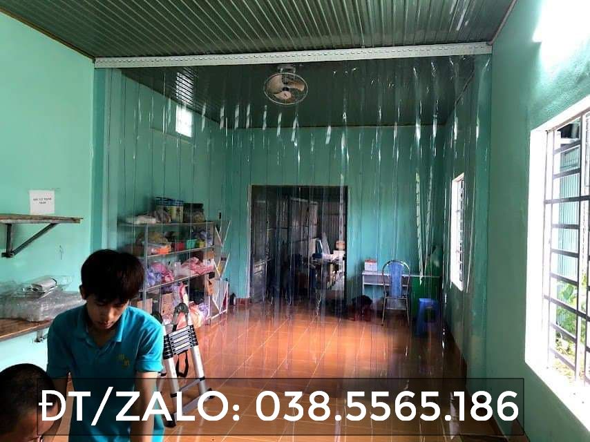 Ngăn phòng lắp điều hòa bằng rèm cửa trong suốt pvc