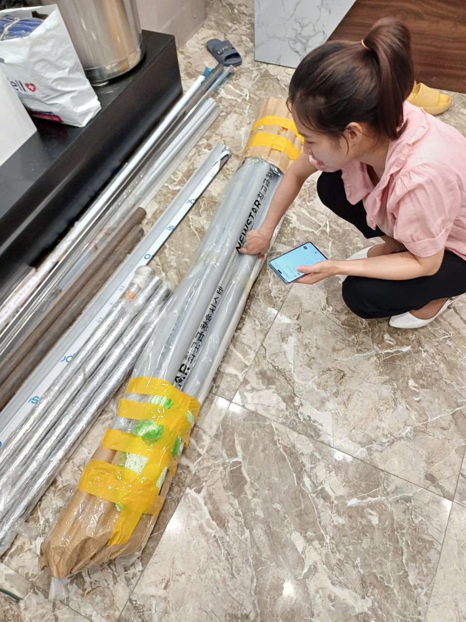 Khách ở Hoàng xá Phú thọ mua rèm cuốn tự lắp với giá rẻ hơn 40%