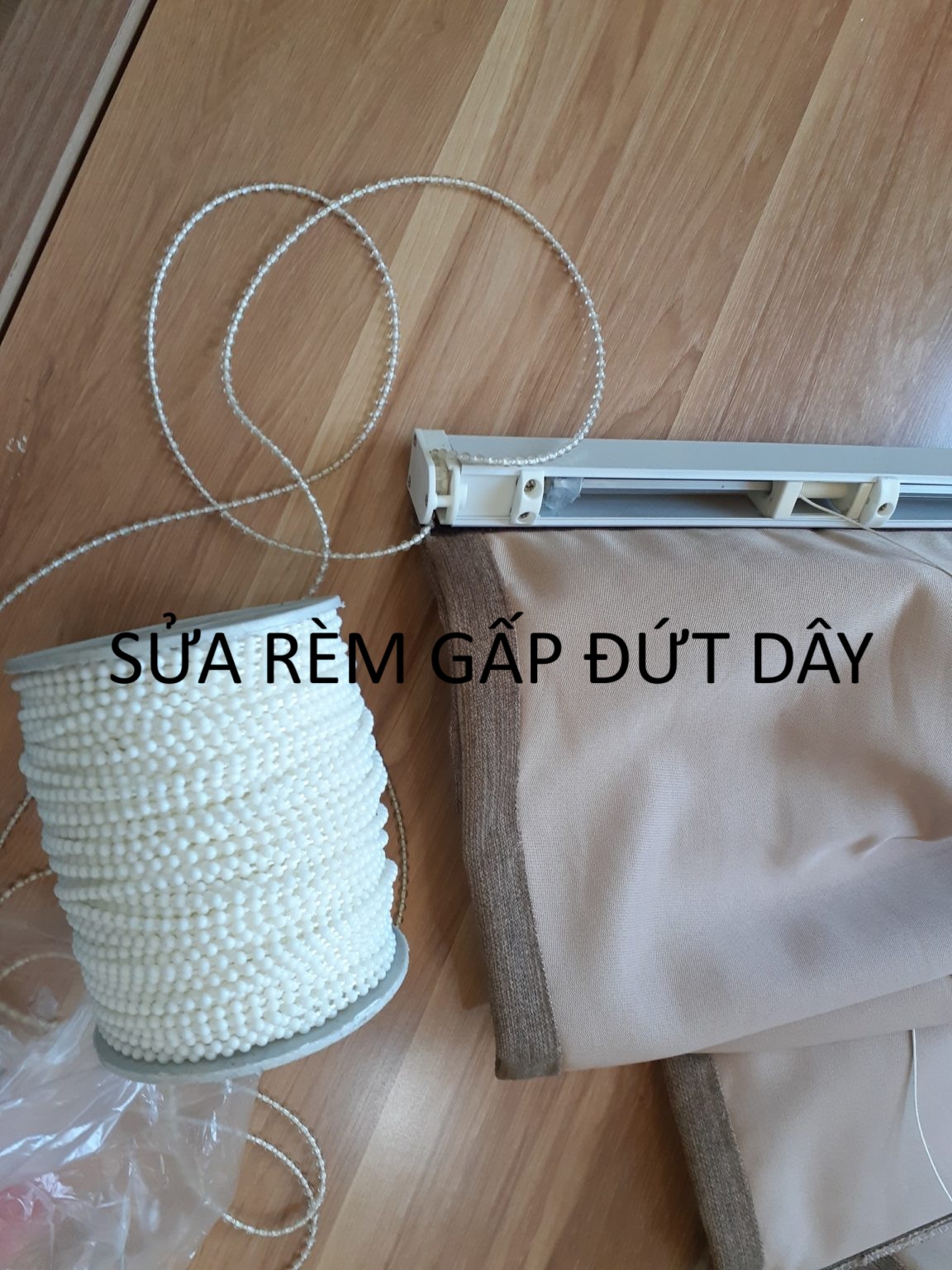 Sửa rèm gấp bị đứt dây kéo, rơi – Thợ đến sửa nhanh 150-300k